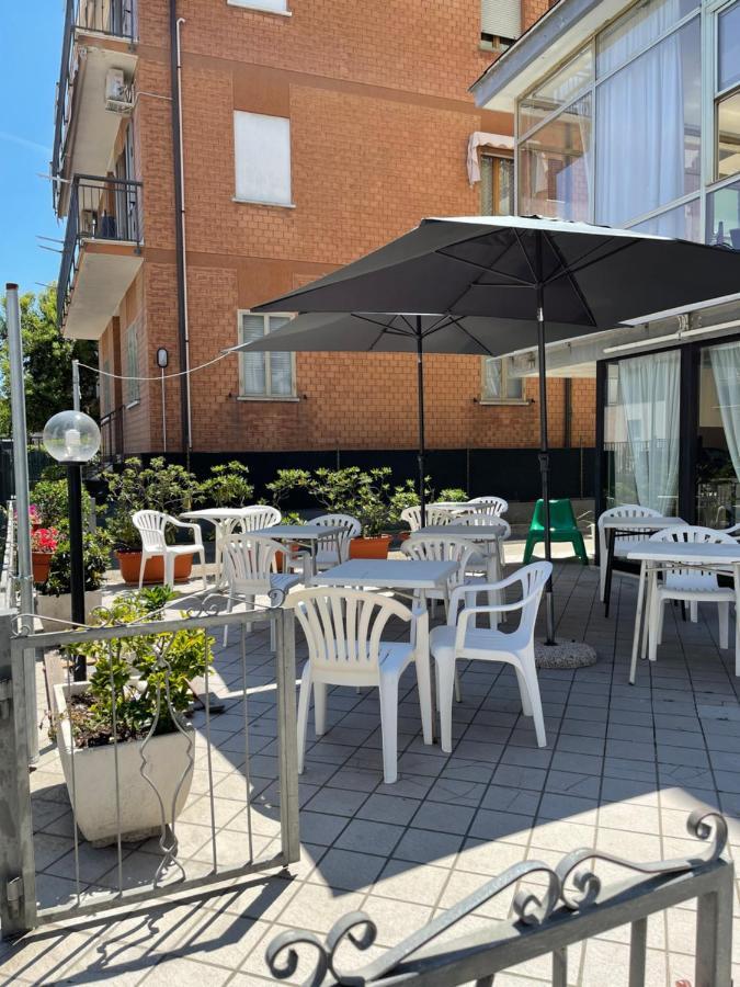 Hotel Orlov Rimini Eksteriør billede