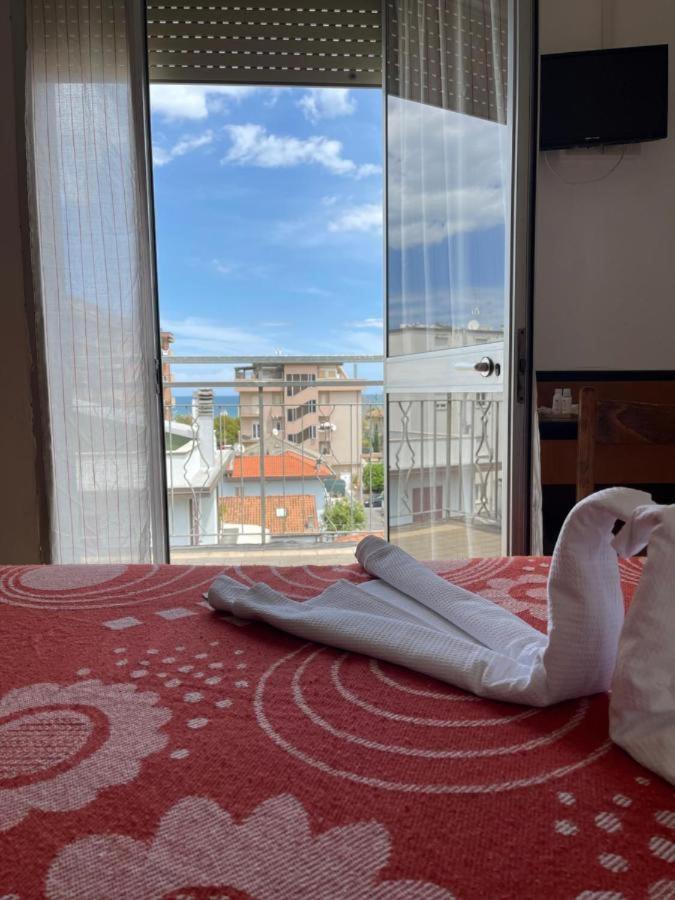 Hotel Orlov Rimini Eksteriør billede