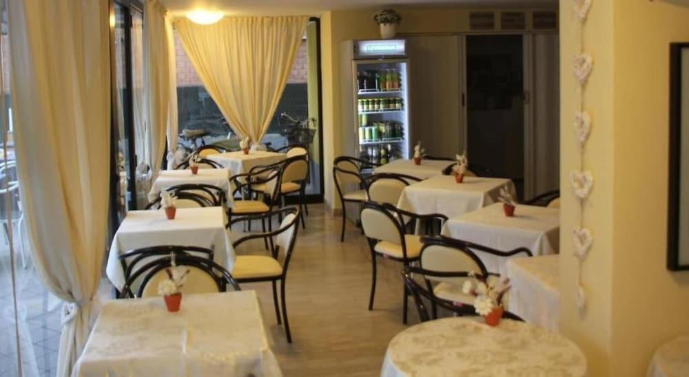 Hotel Orlov Rimini Eksteriør billede