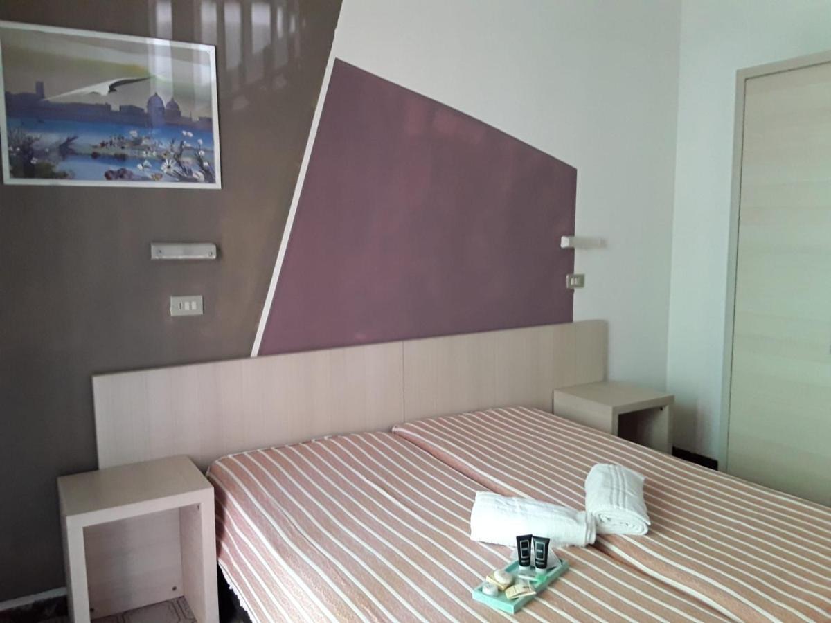 Hotel Orlov Rimini Eksteriør billede
