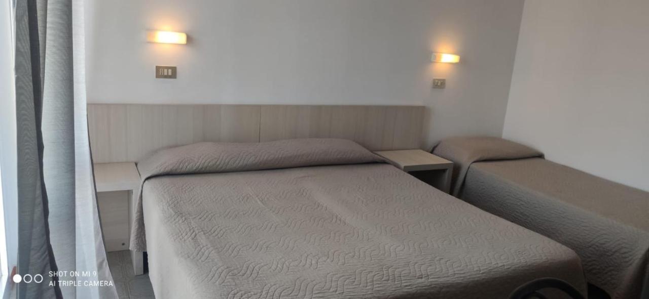 Hotel Orlov Rimini Eksteriør billede