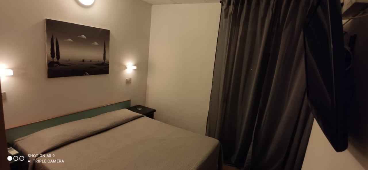 Hotel Orlov Rimini Eksteriør billede