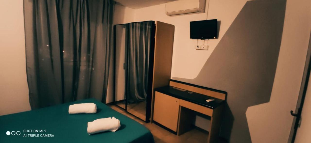 Hotel Orlov Rimini Eksteriør billede