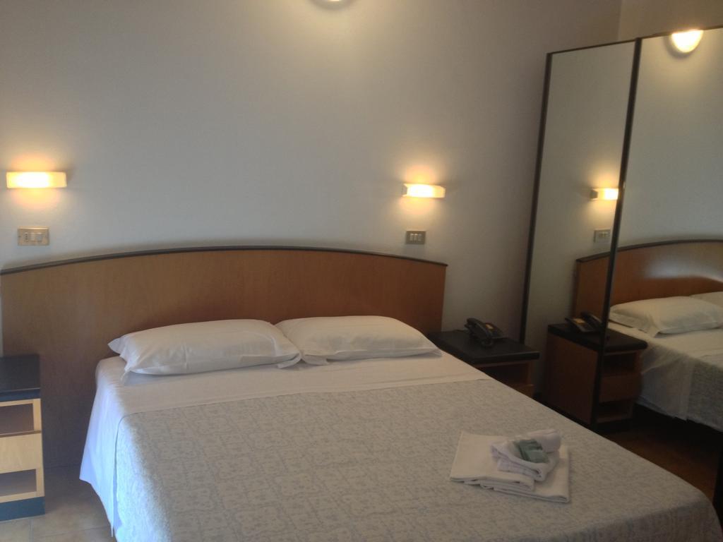 Hotel Orlov Rimini Eksteriør billede