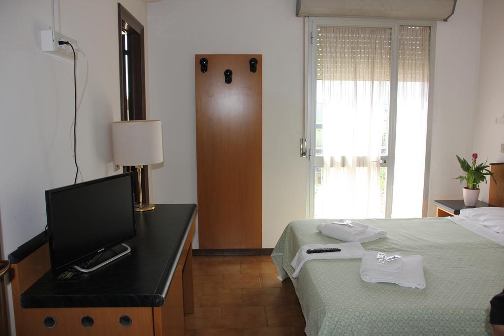 Hotel Orlov Rimini Eksteriør billede