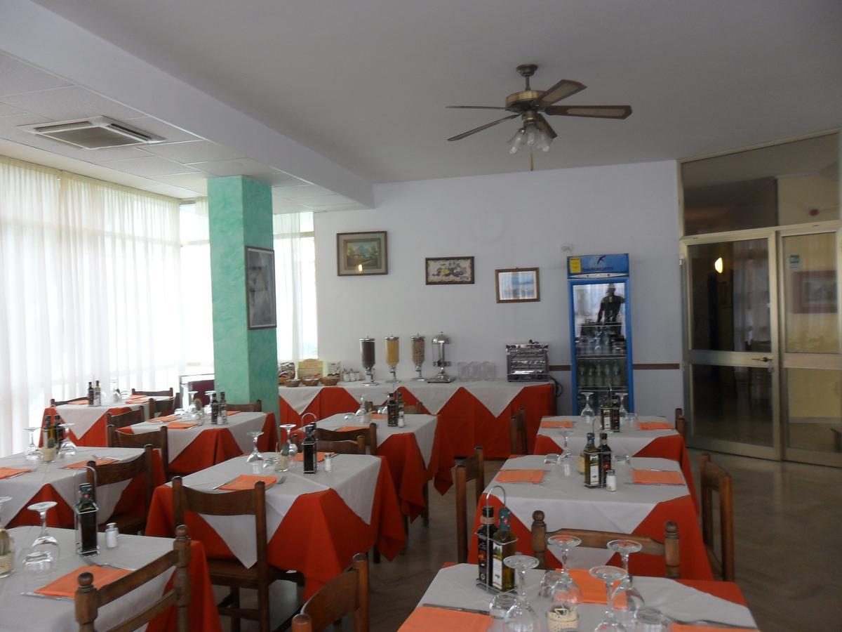 Hotel Orlov Rimini Eksteriør billede